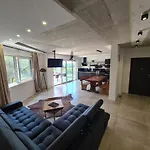 Villa Black & White - Heated Pool *