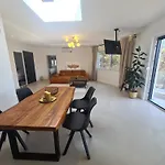 Villa Black & White - Heated Pool