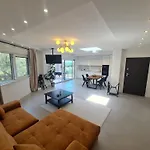 Villa Black & White - Heated Pool *