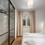 Villa Black & White - Heated Pool Pula