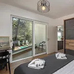 Black & White - Heated Pool Villa *