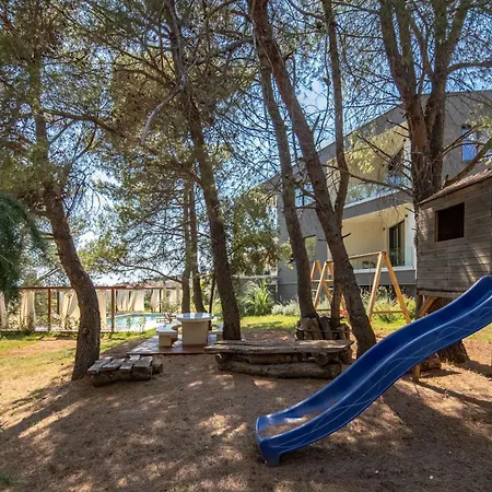 Black & White - Heated Pool