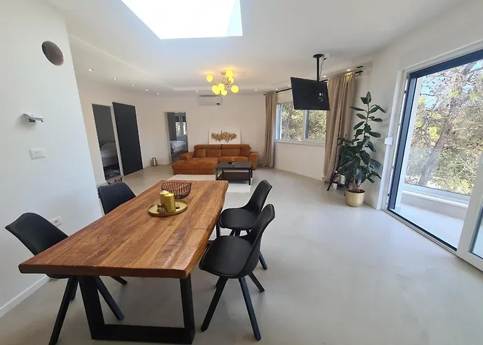 Villa Black & White - Heated Pool