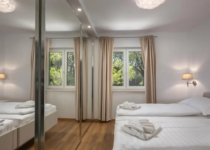 Villa Black & White - Heated Pool Pula