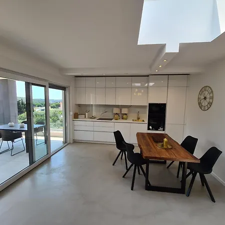 Black & White - Heated Pool Villa