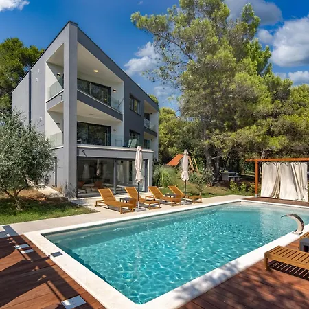 Villa Black & White Pula