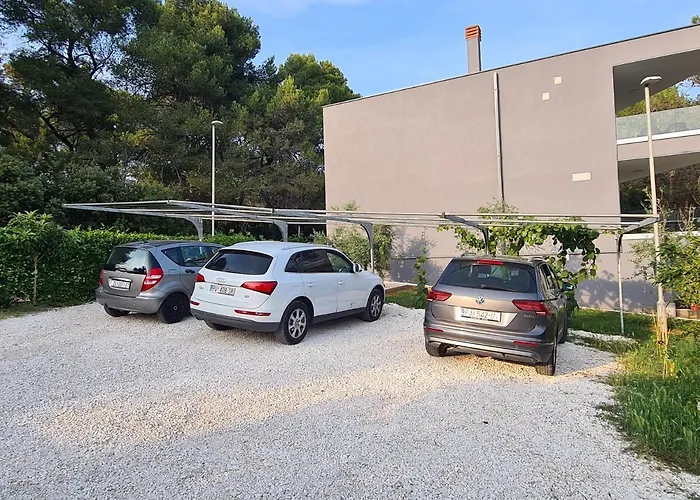 Black & White - Heated Pool Villa *