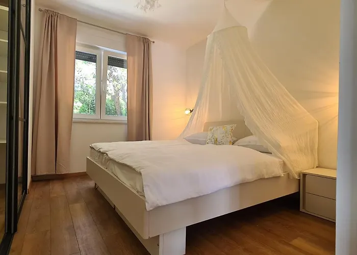 Black & White - Heated Pool Villa