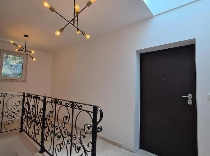 Villa Black & White - Heated Pool