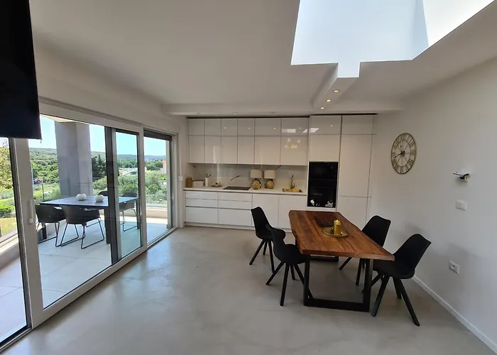 Black & White - Heated Pool Villa