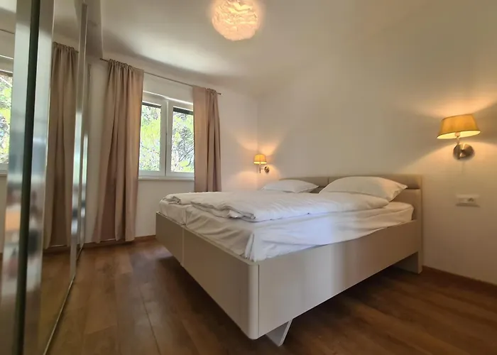 Villa Black & White - Heated Pool Pula