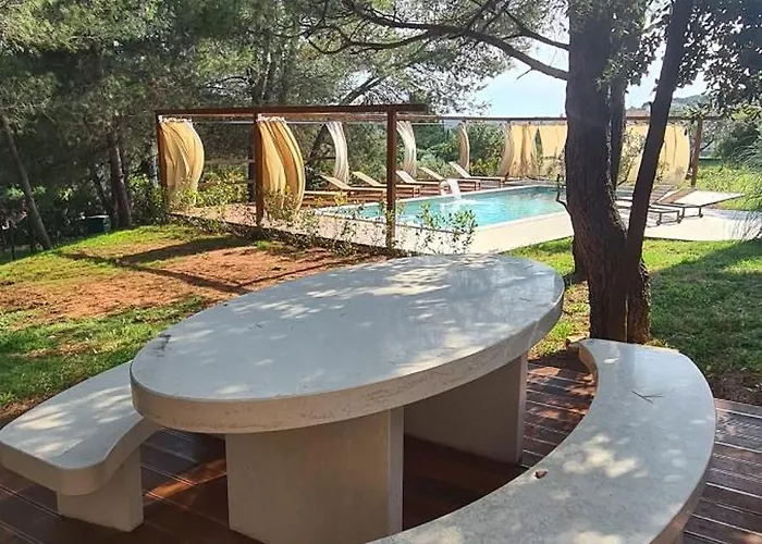 Black & White - Heated Pool Villa