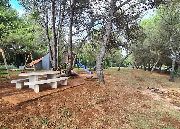 Villa Black & White - Heated Pool