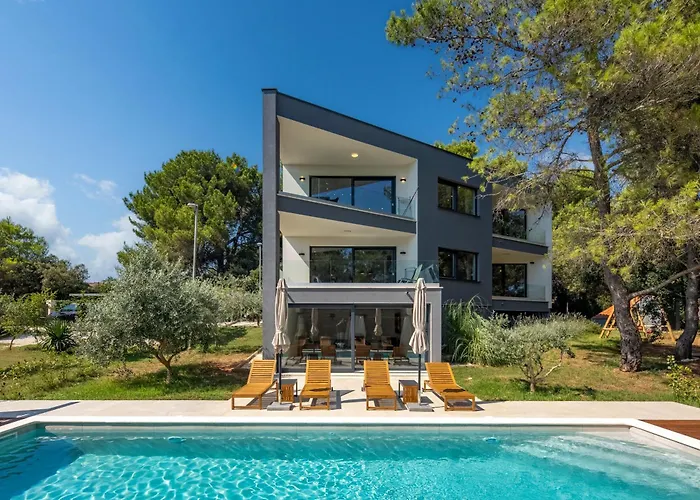 Villa Black & White - Heated Pool