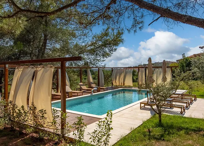 Black & White - Heated Pool * Pula