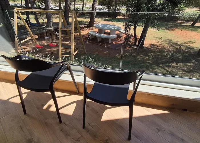 Black & White - Heated Pool * Pula