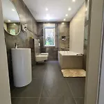 Black & White - Heated Pool *